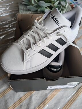 adidas NIB Grand Court 2.0 White With Black Stripes And  Cloudfoam Comfort